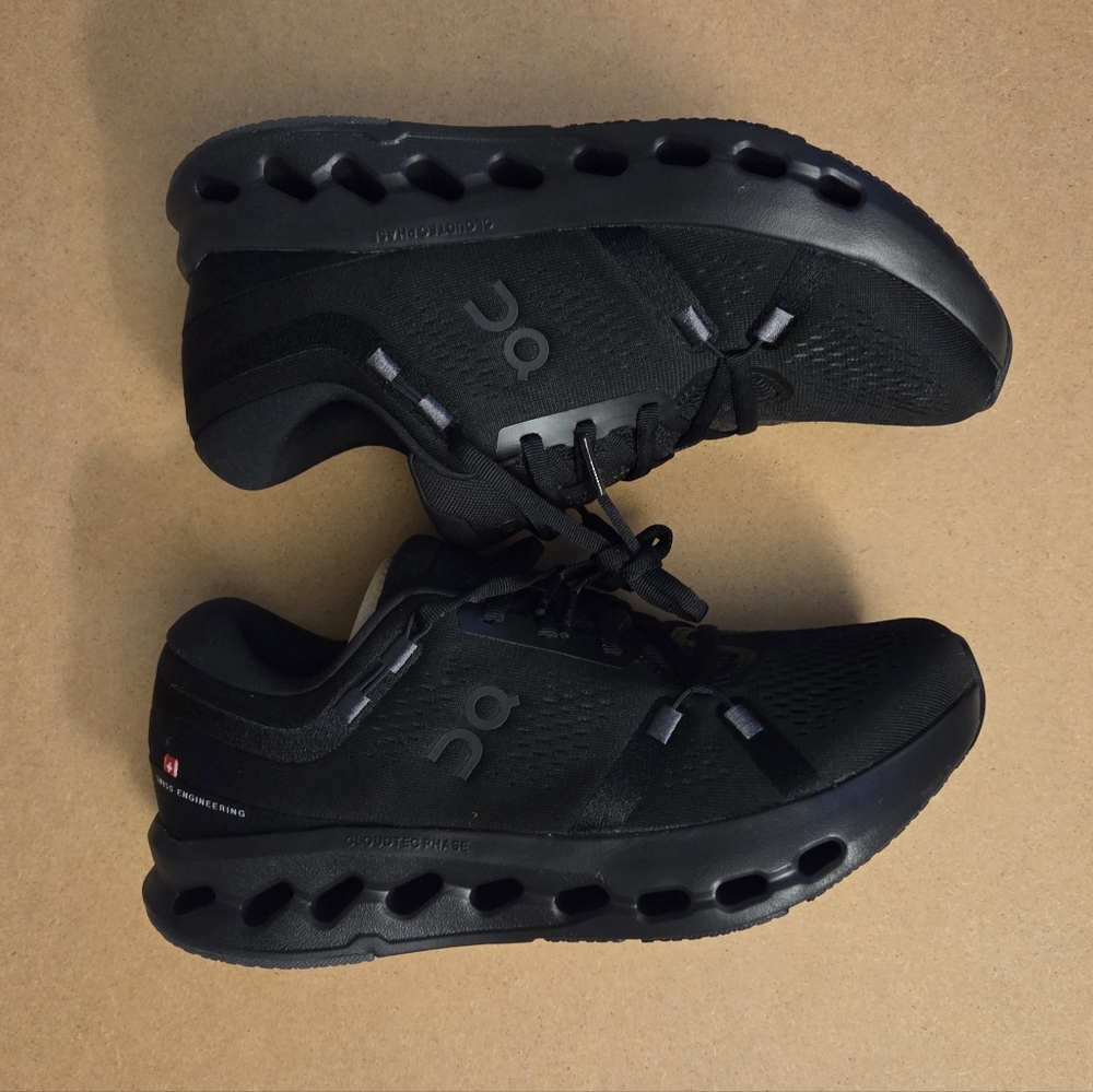 On Running Men Size 7.5 Cloudsurfer 2